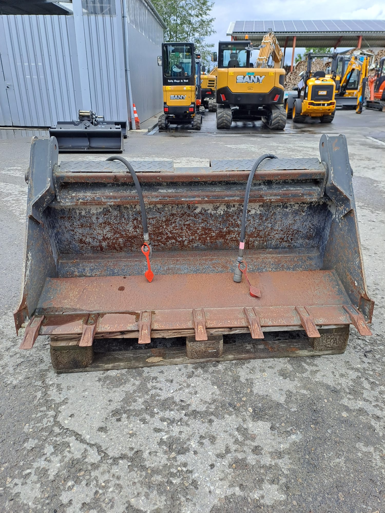 Attec Klappschaufel Skid Steer (Bobcat/Attach) 1371mm Attec Klappschaufel passend für Kompaktlader und kompakte Radlader