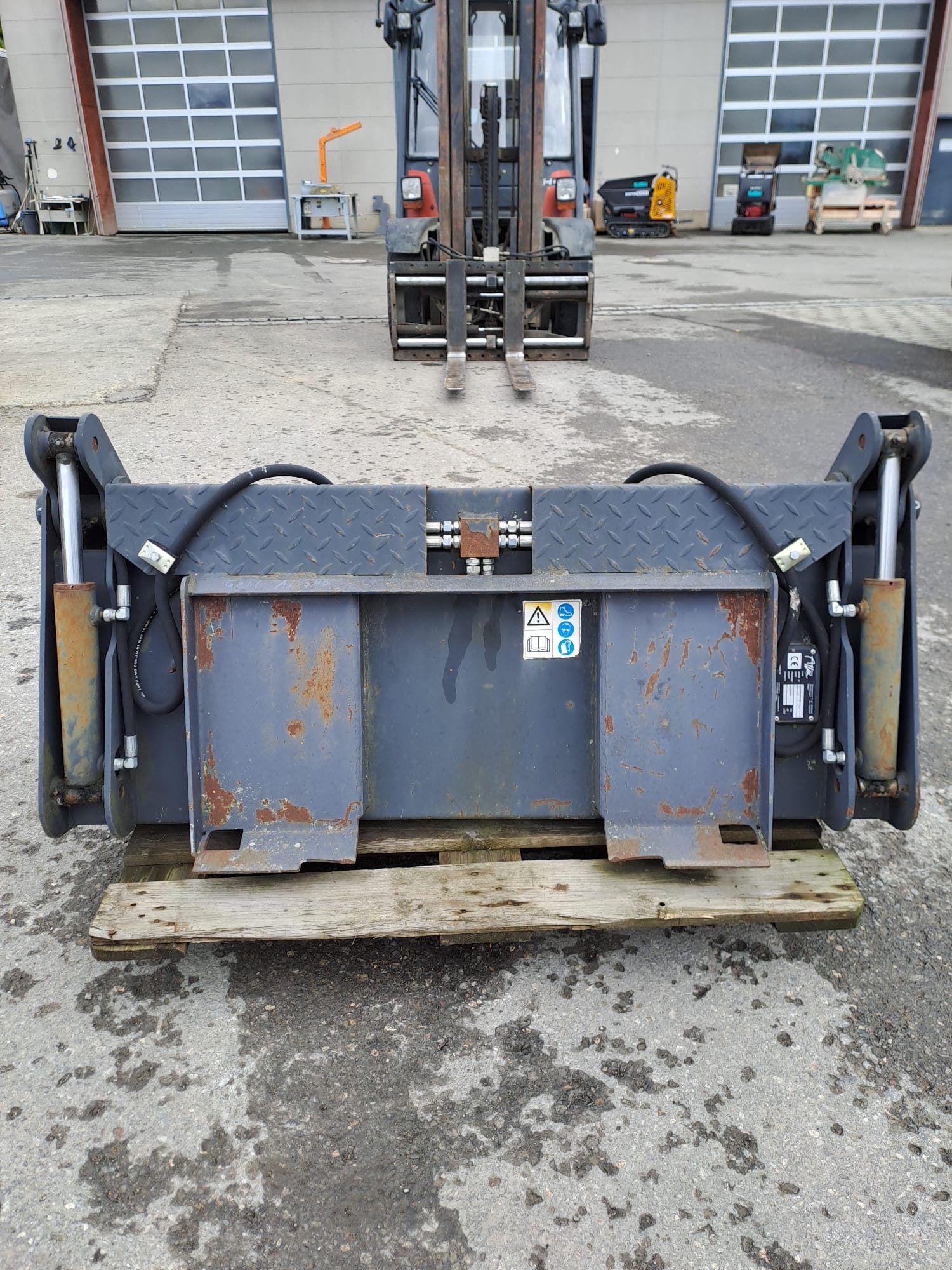 Attec Klappschaufel Skid Steer (Bobcat/Attach) 1371mm Attec Klappschaufel passend für Kompaktlader und kompakte Radlader