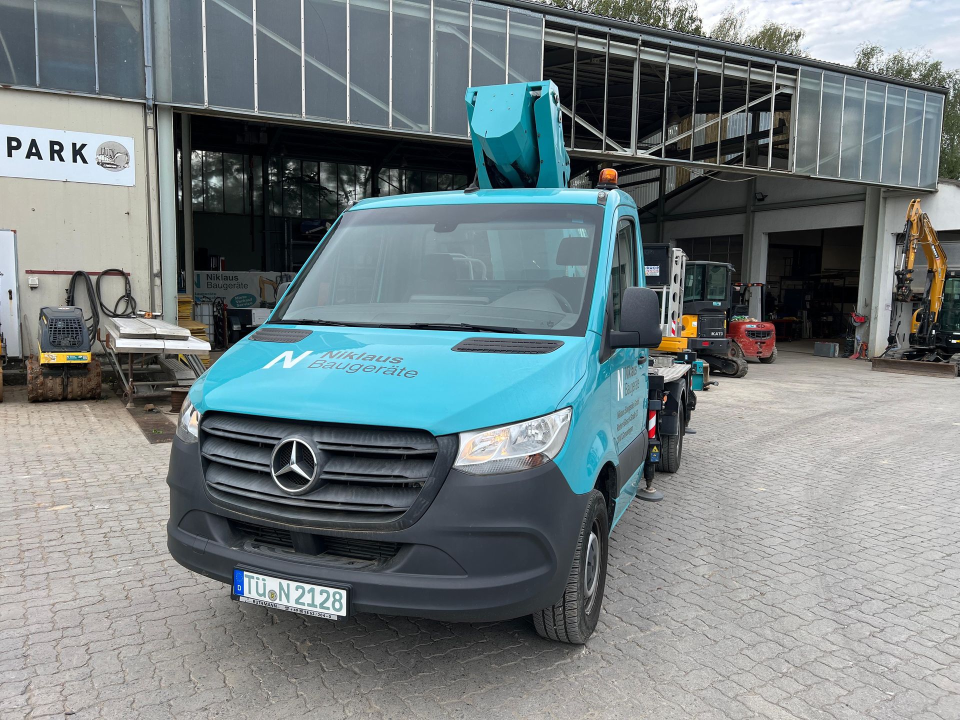 Niklaus LKW-Arbeitsbühne Ruthmann Ecoline 230