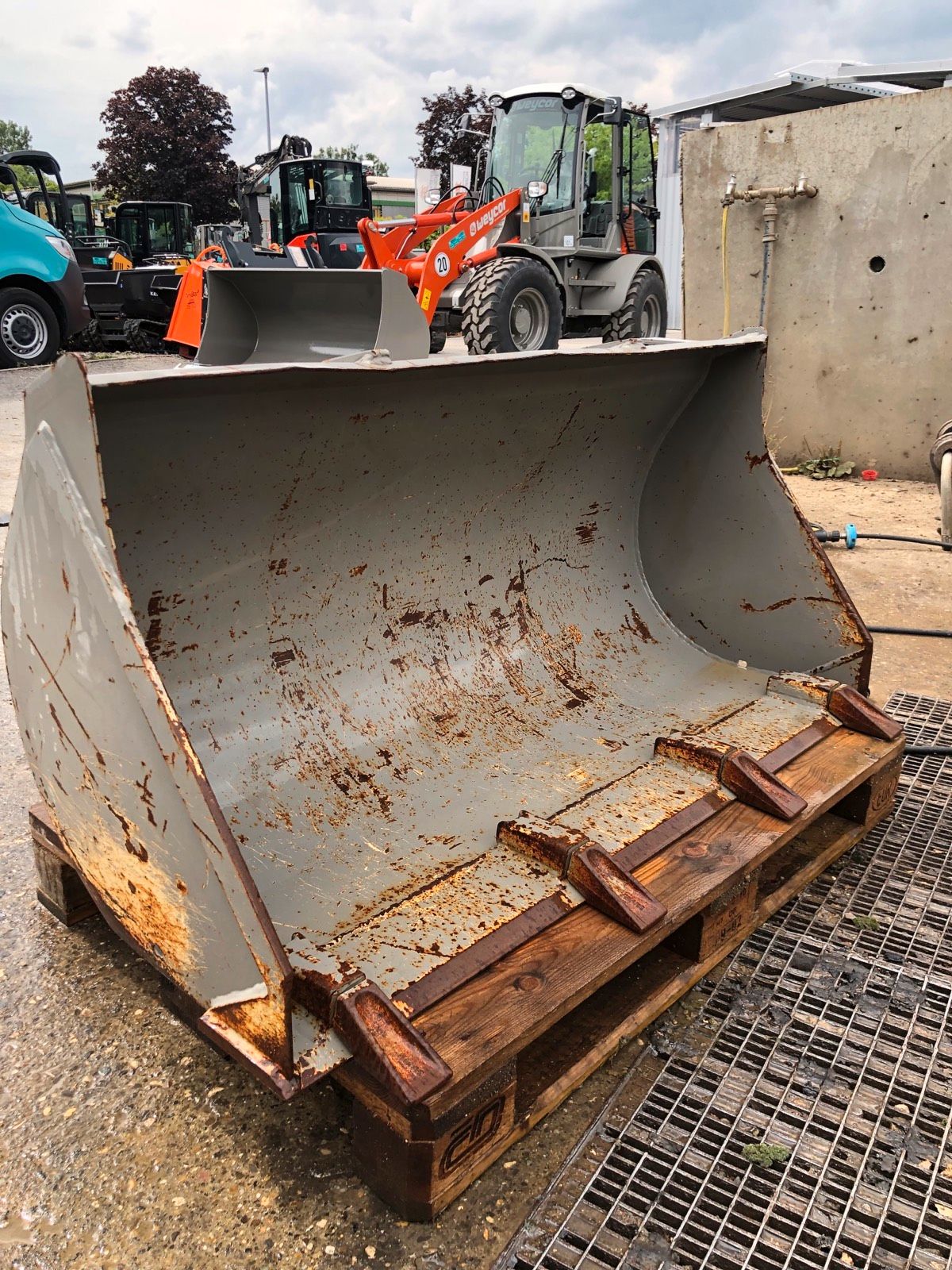 WEYCOR Ladeschaufel mit Zähne WEYCOR Ladeschaufel mit Zähne gebraucht kaufen