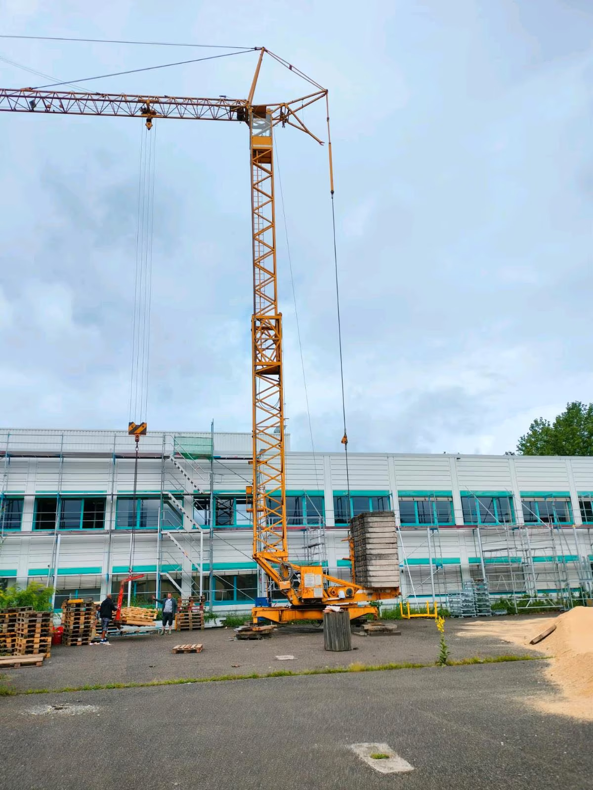 Gebrauchter Baukran mit 40 m Ausladung kaufen