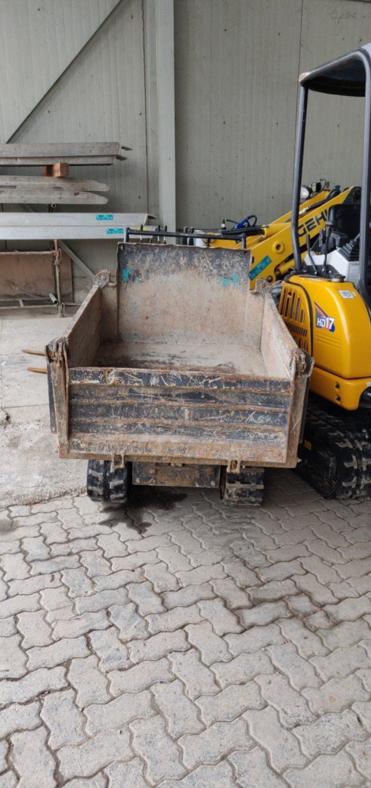 Raupendumper (Dreiseitenkipper) KATO (IHI) Carry 110 Raupendumper (Dreiseitenkipper) KATO (IHI) Carry 110 gebraucht kaufen