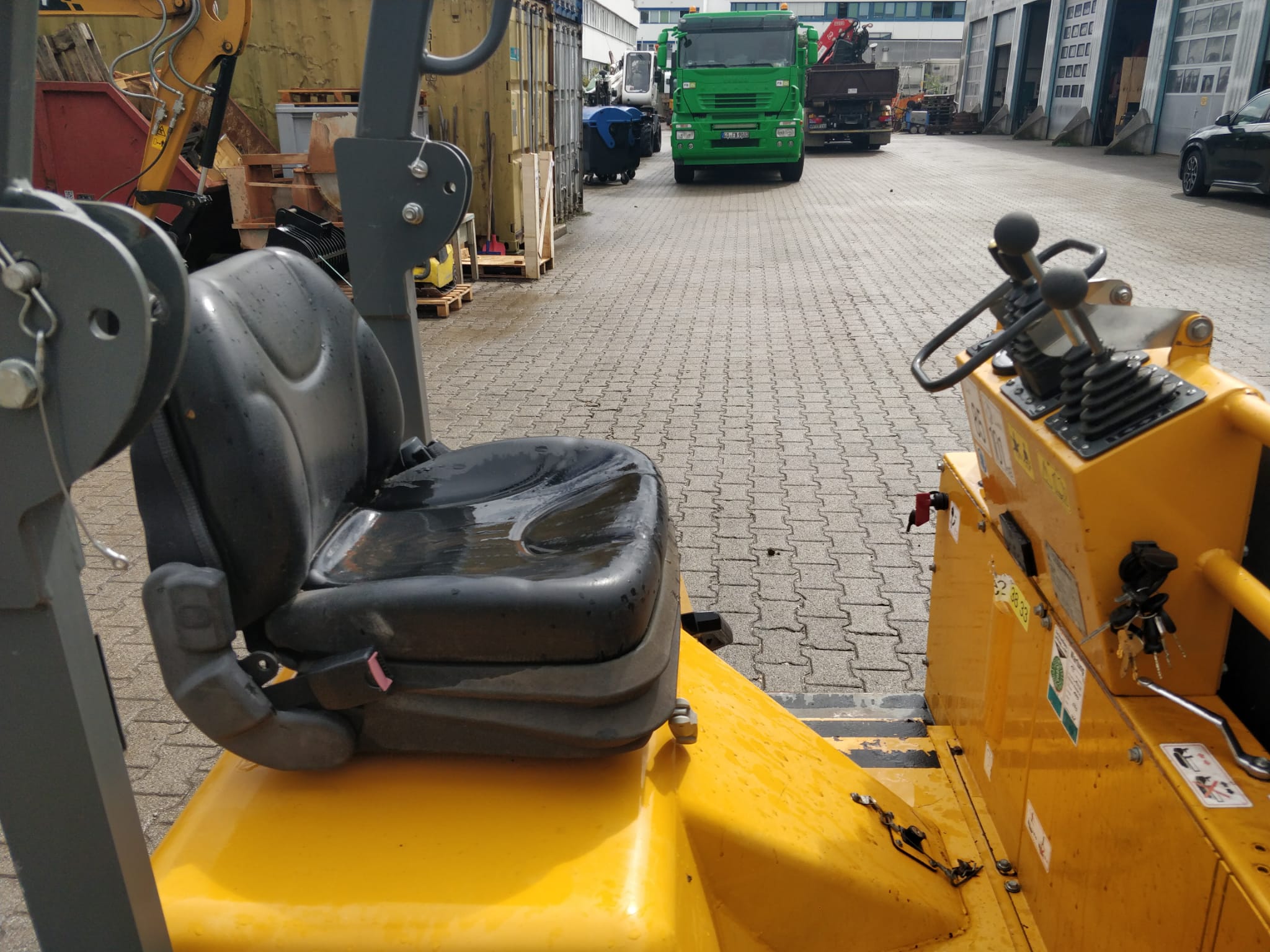 Raupendumper (Dreiseitenkipper) KATO (IHI) Carry 150 Raupendumper (Dreiseitenkipper) KATO (IHI) Carry 150 gebraucht kaufen