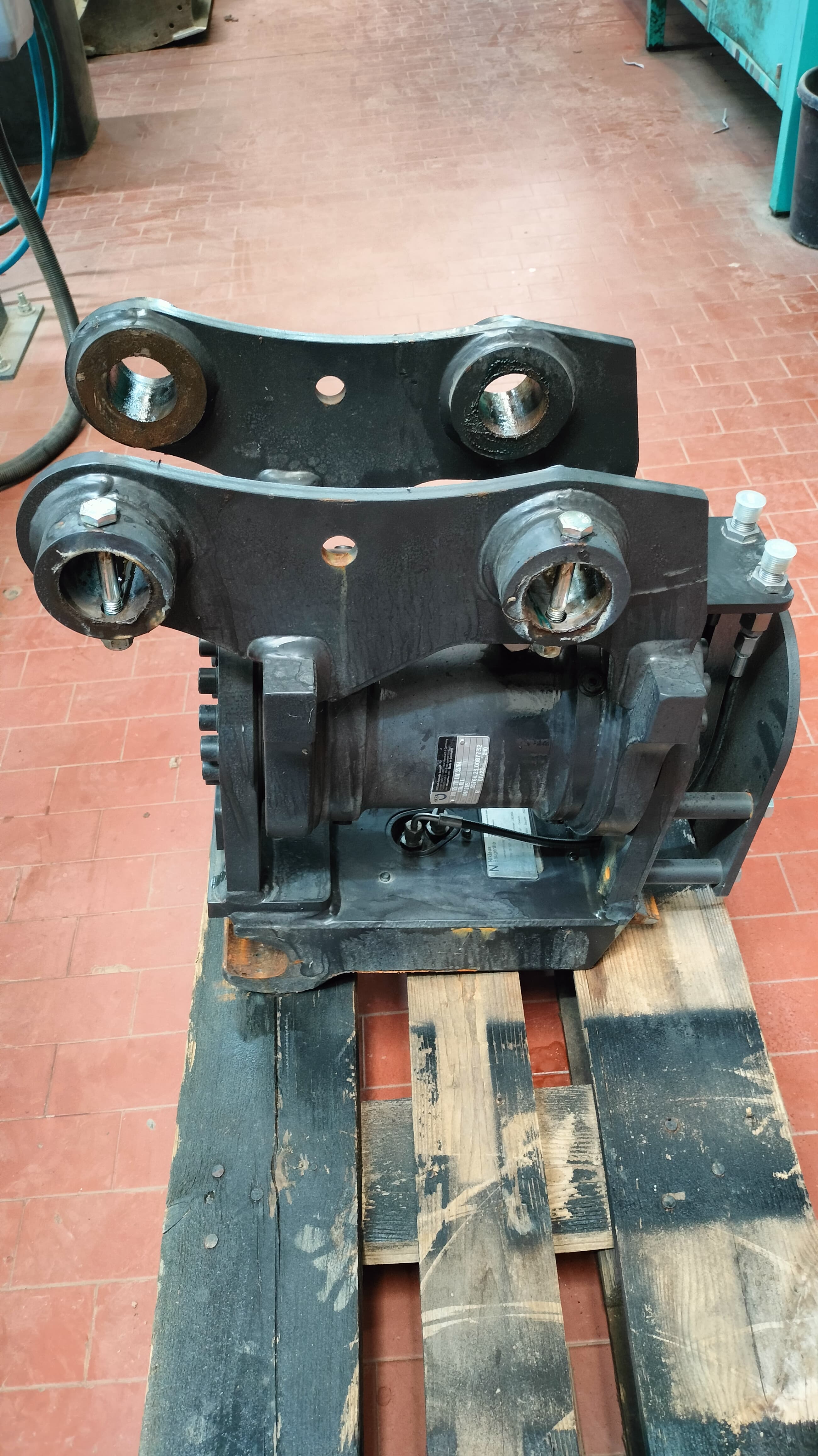 HKS Schwenkeinrichtung XTRA Tilt BVD 125 passend JCB 5-6 t HKS Schwenkeinrichtung "Powertilt" XTRA Tilt BVD 125 passend JCB 5-6 t