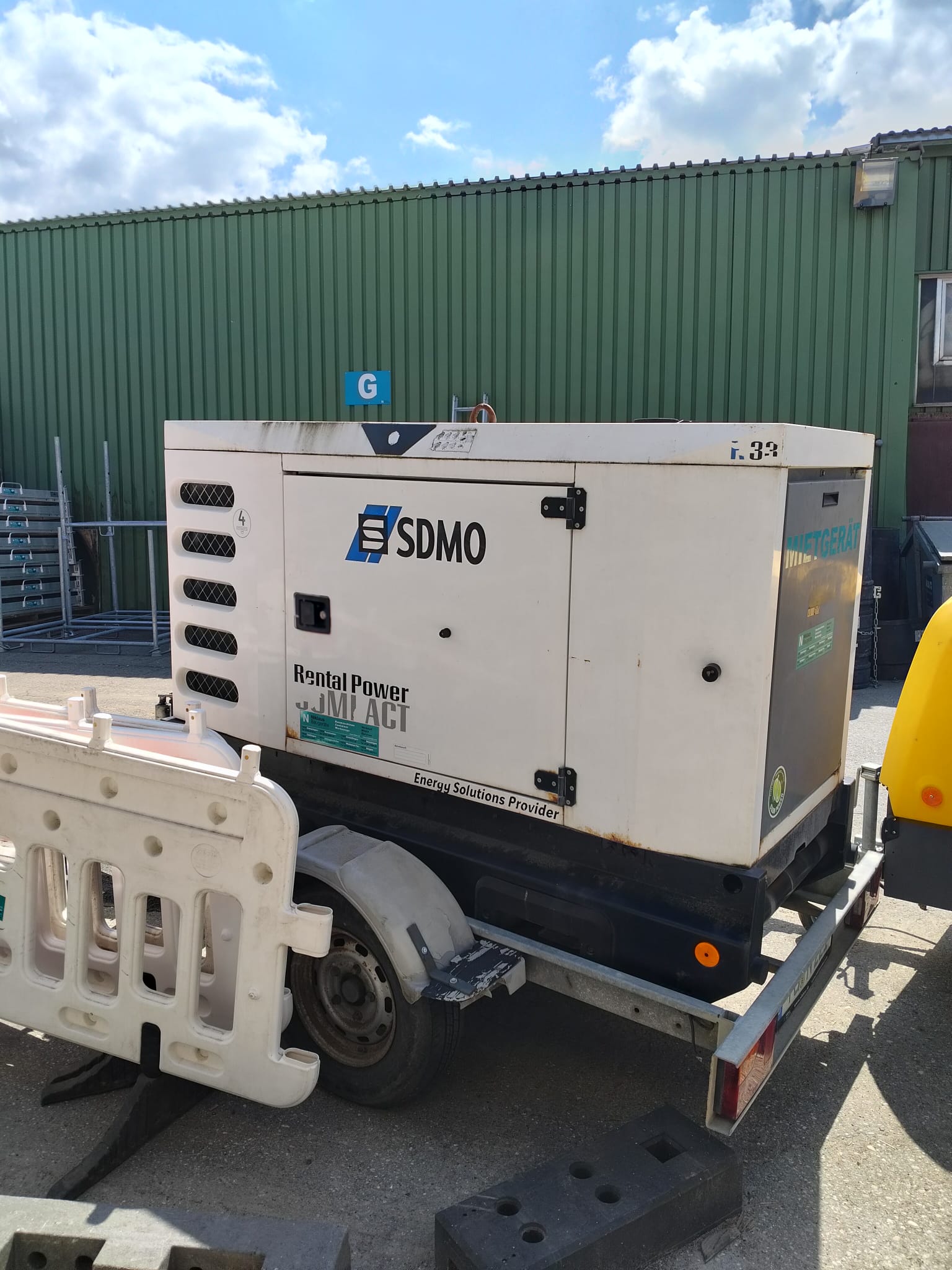 Stromerzeuger/Stromgenerator/HochleistungsgeneratorSDMO RC3 gebraucht kaufen