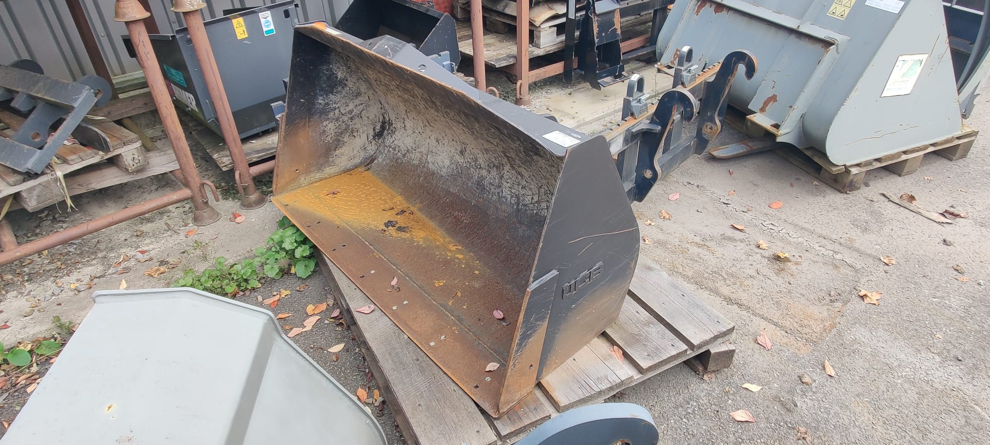 Standardschaufel für JCB 403 Weidemann Aufnahme Standardschaufel für JCB 403 Weidemann Aufnahme gebraucht kaufen