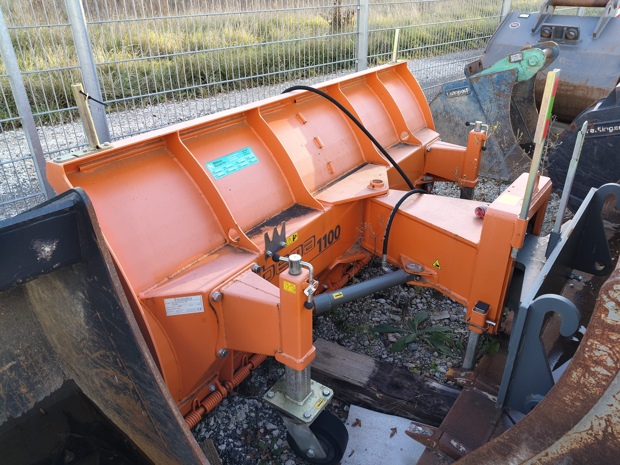 Gebraucht Schneeschild bema 1100 Typ 2250 mit Atlas Aufnahme