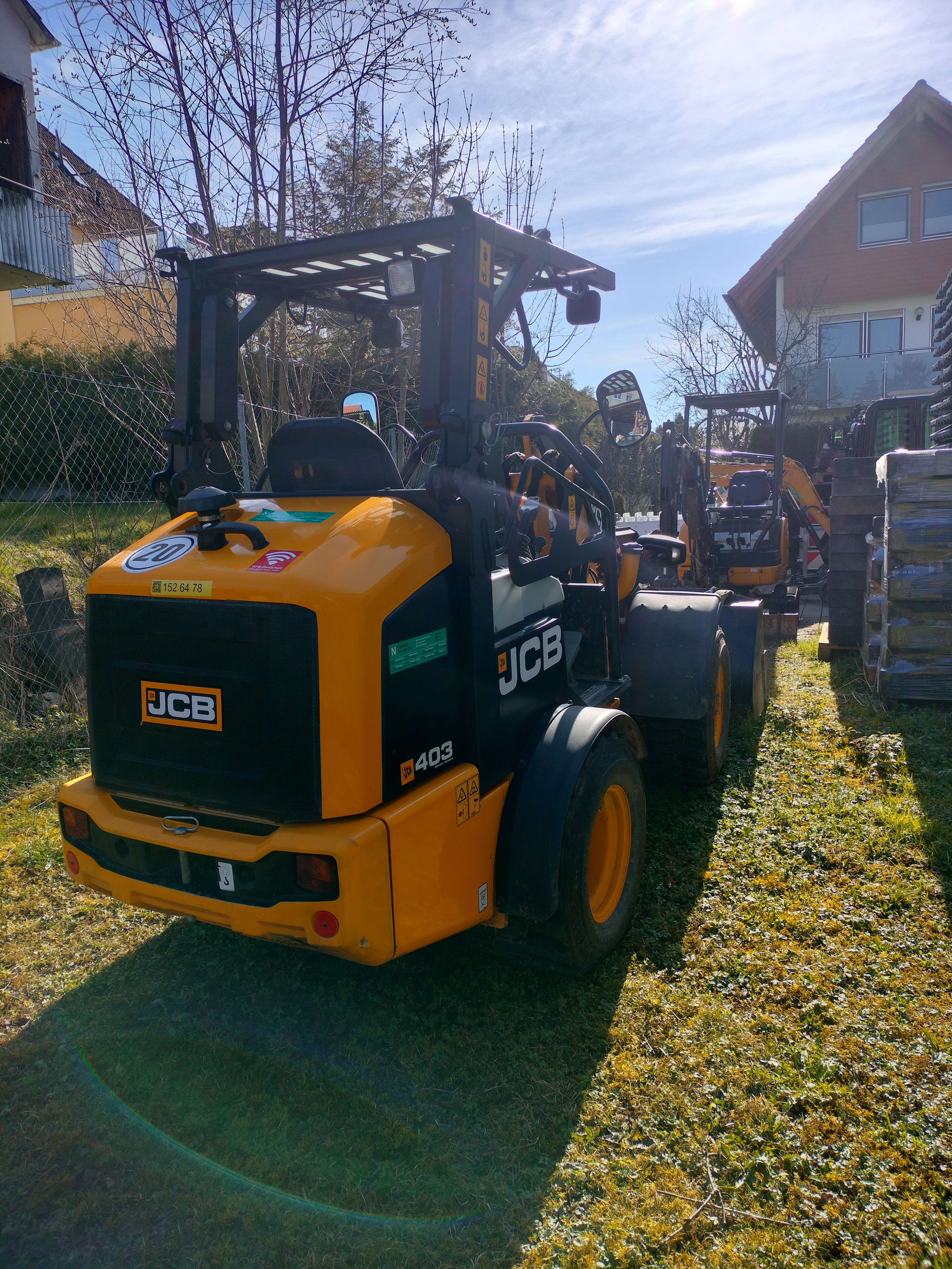 JCB 403 mit KOntergewicht