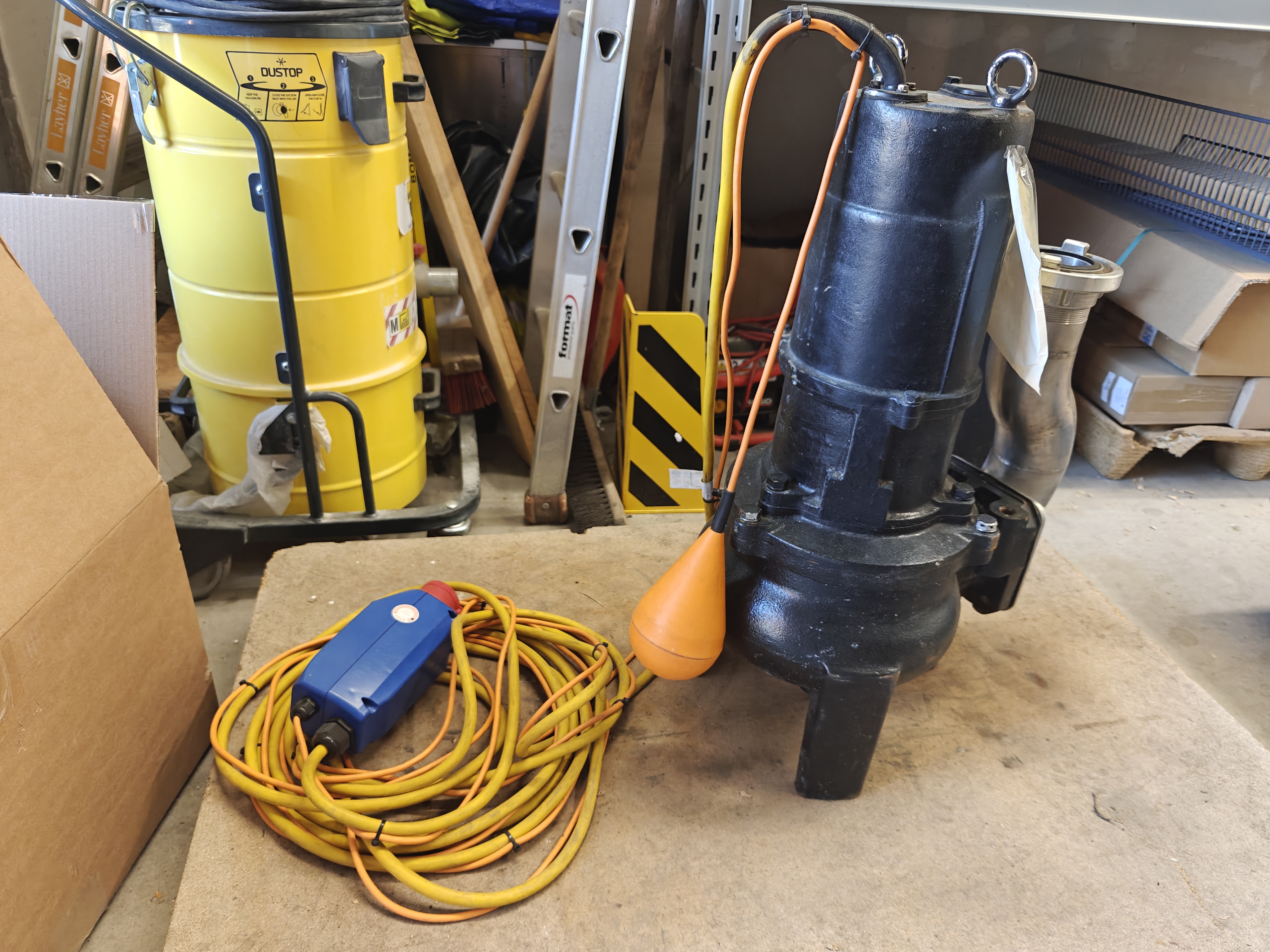 Tsurumi Tauchpumpe 100UZ43.7 mit S-Bogen 100-80