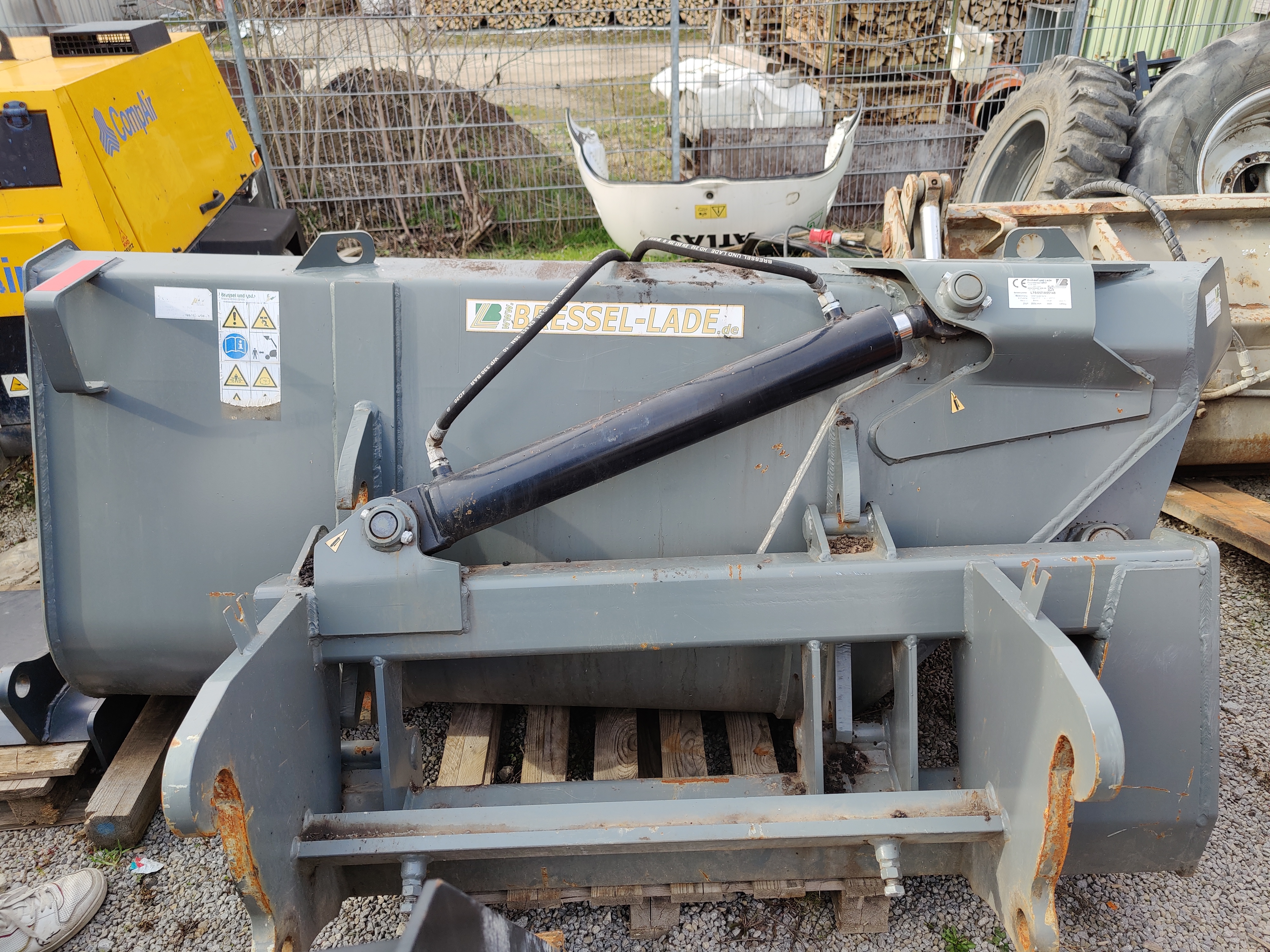 Seitenkippschaufel mit Atlas/Weycor Aufnahme Seitenkippschaufel mit Atlas/Weycor Aufnahme gerbaucht kaufen