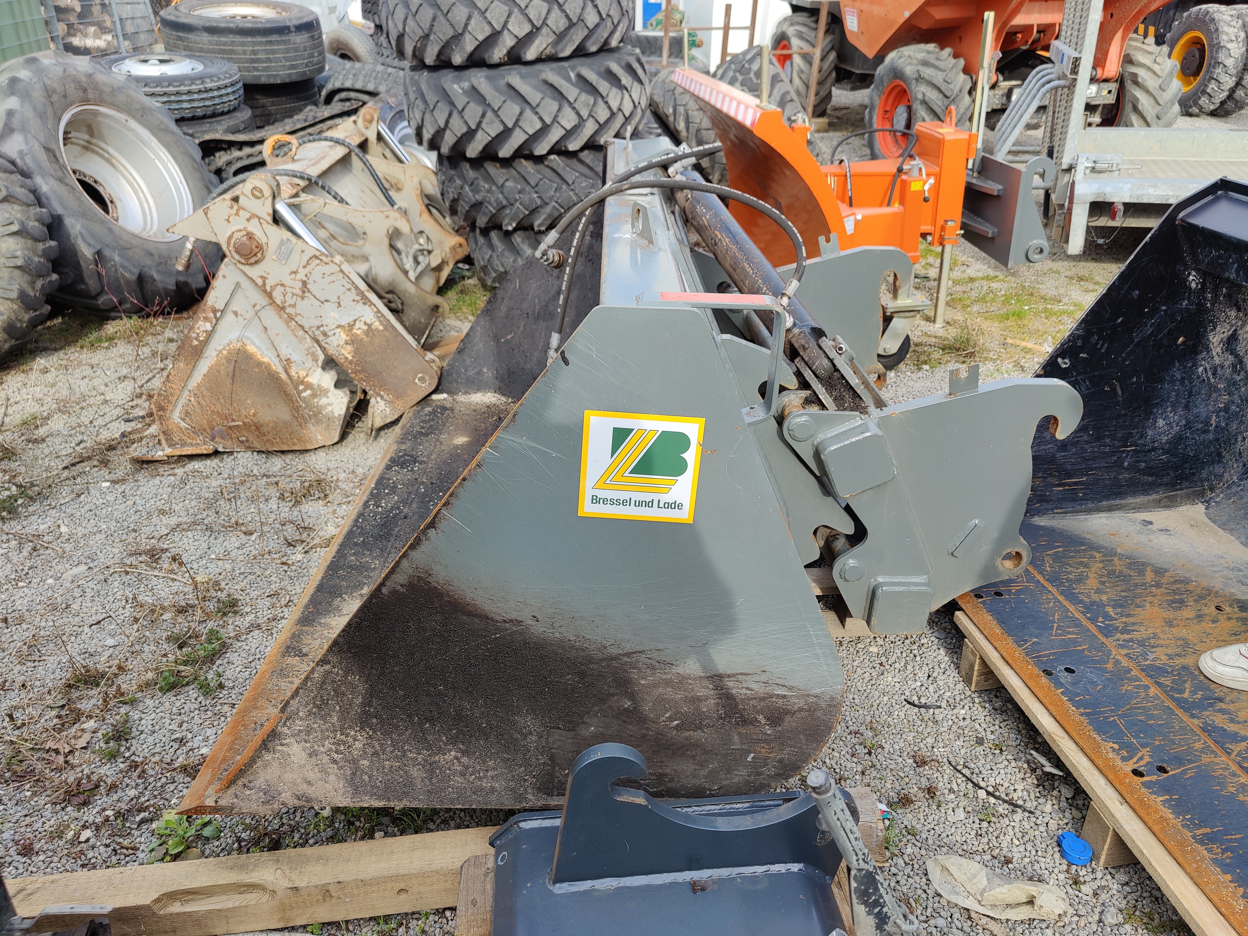 Seitenkippschaufel mit Atlas/Weycor Aufnahme Seitenkippschaufel mit Atlas/Weycor Aufnahme gerbaucht kaufen