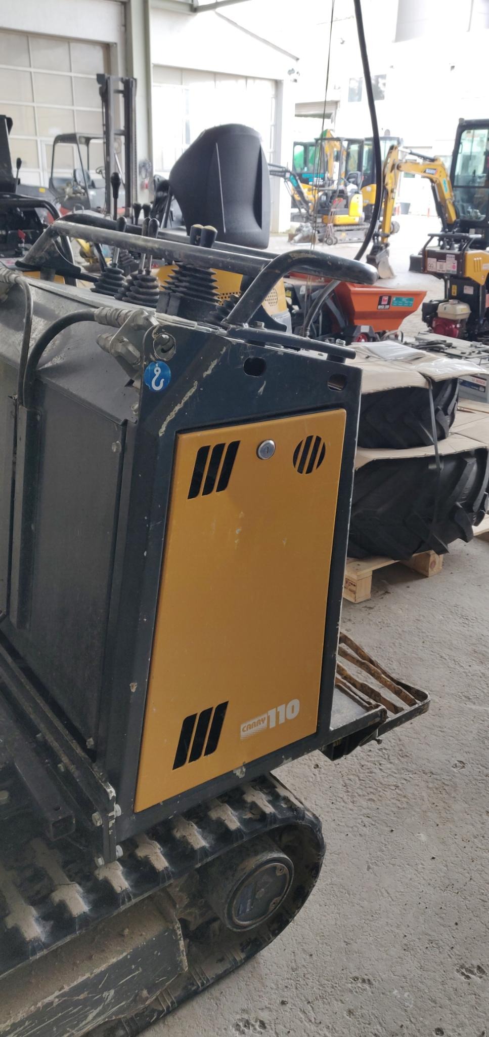 Raupendumper (Dreiseitenkipper) KATO (IHI) Carry 110 Raupendumper (Dreiseitenkipper) KATO (IHI) Carry 110 gebraucht kaufen