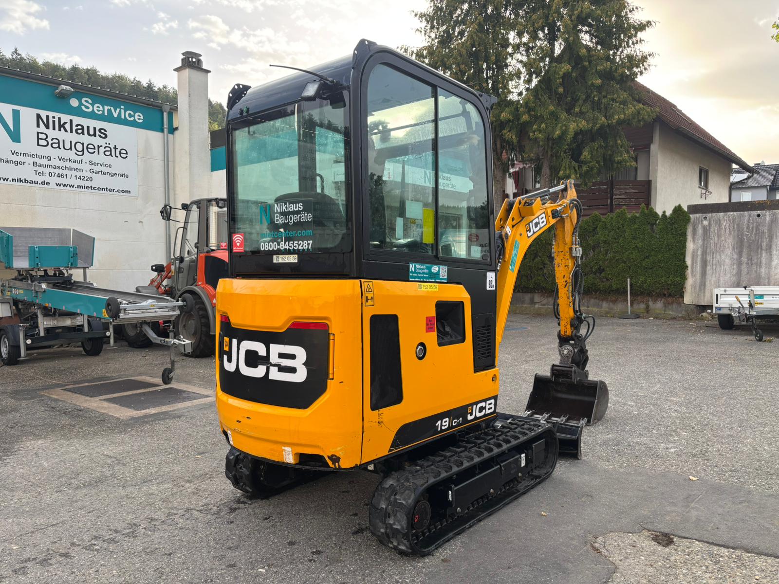 Rückseite Minibagger JCB 19C-1 mit Powertilt