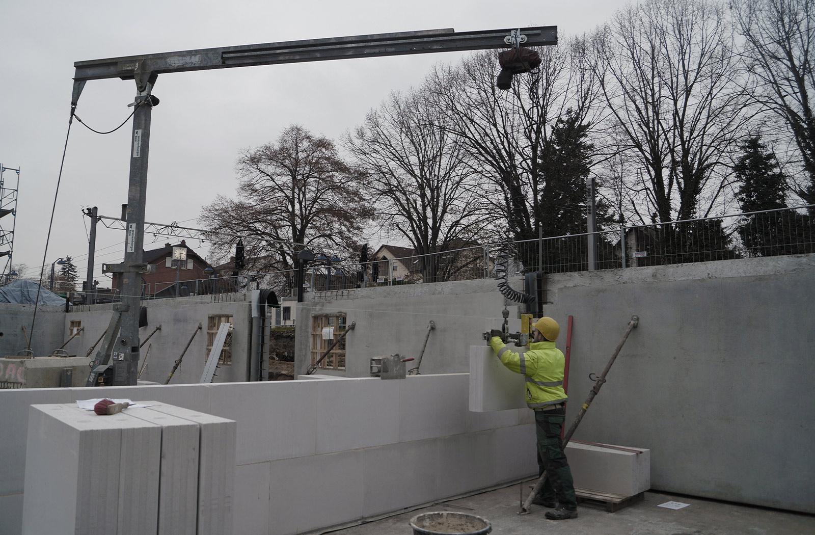 Mauerkran Lissmac LMK 300 TFE mieten Minikran Lissmac LMK 300 TFE mieten / Minikran Lissmac LMK 300 TFE bei Niklaus Baugeräte mieten