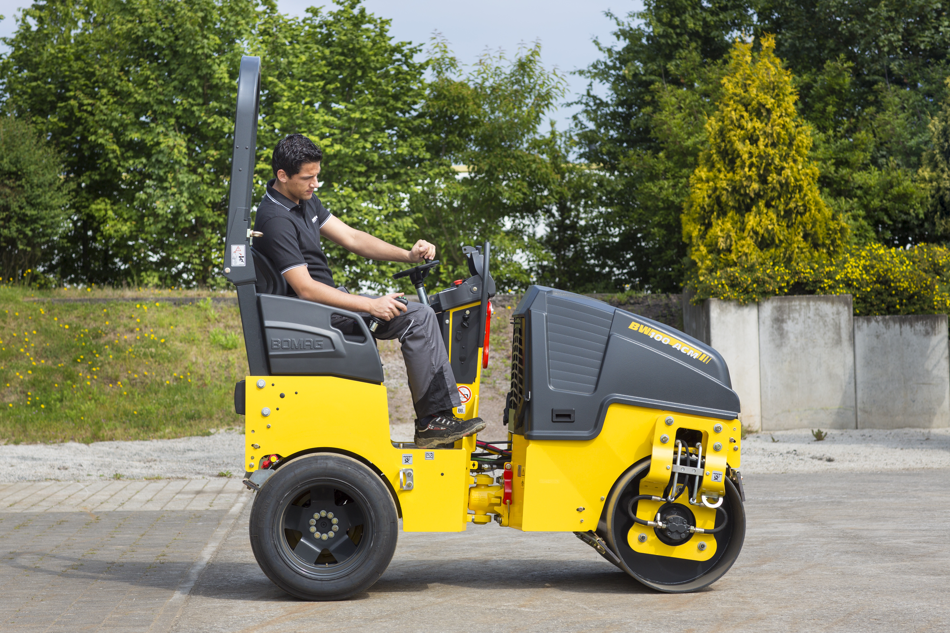 BOMAG BW 100 AD-5 Tandemvibrationswalze BOMAG BW 100 AD-5 Tandemvibrationswalze / BOMAG BW 100 AD-5 bei Niklaus Baugeräte  mieten