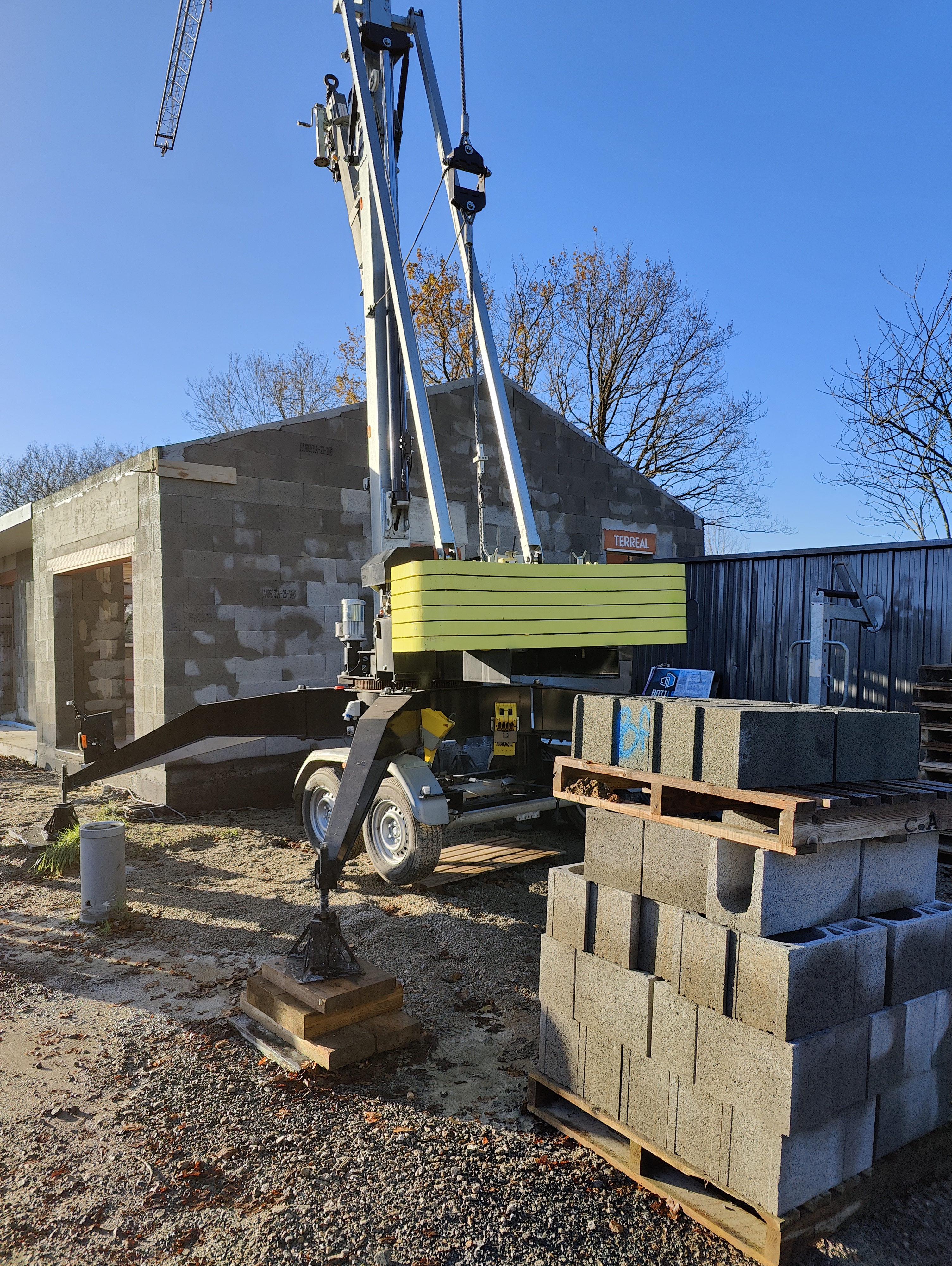 Anhängerkran Speed 500 mieten SPEED 500 - Anhänger-Schnellaufbaukran mieten / SPEED 500 Anhängerkran bei Niklaus Baugeräte mieten