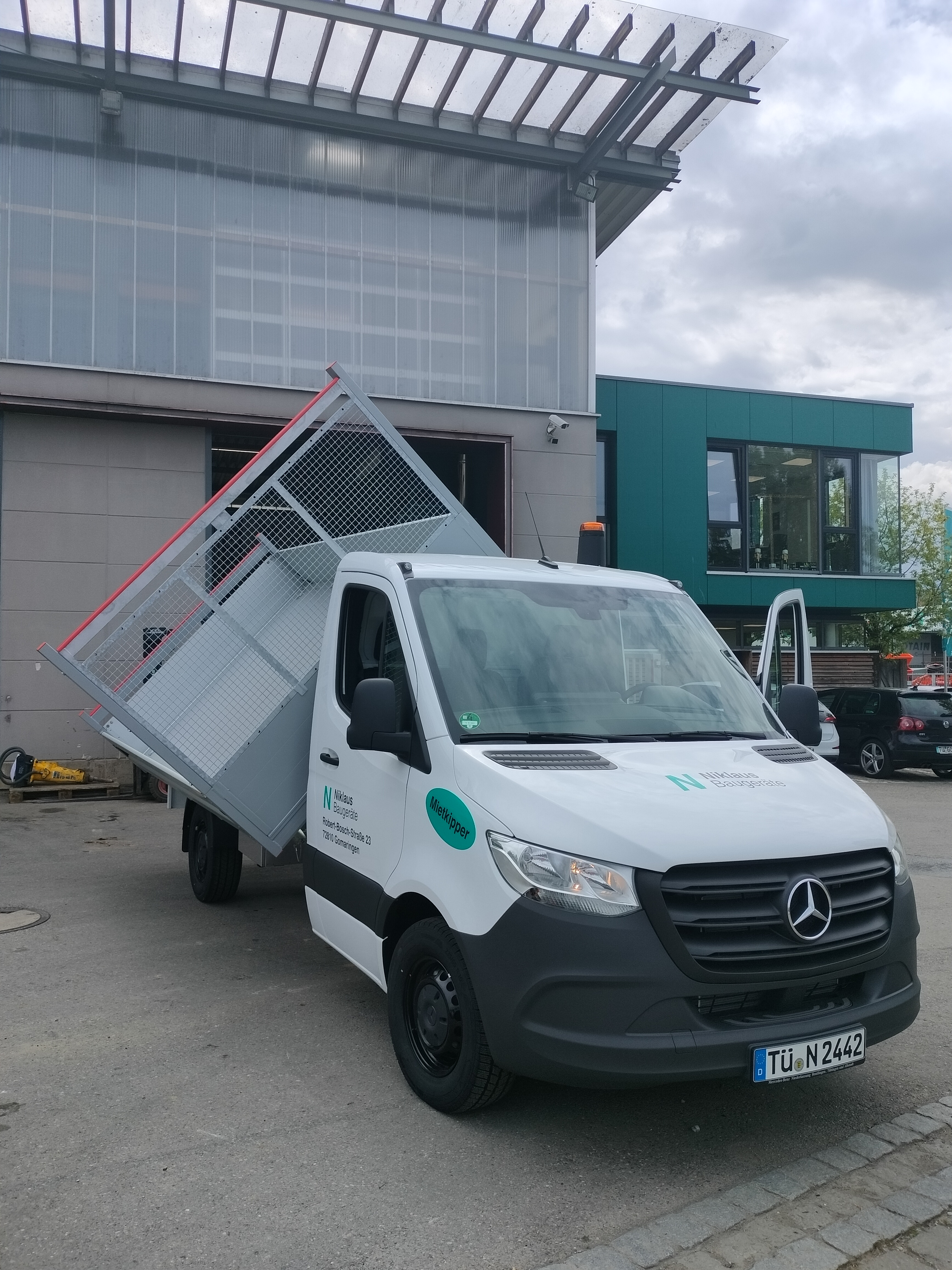 Dreiseitenkipper mieten Dreiseitenkipper Mercedes-Benz Sprinter 319 mieten