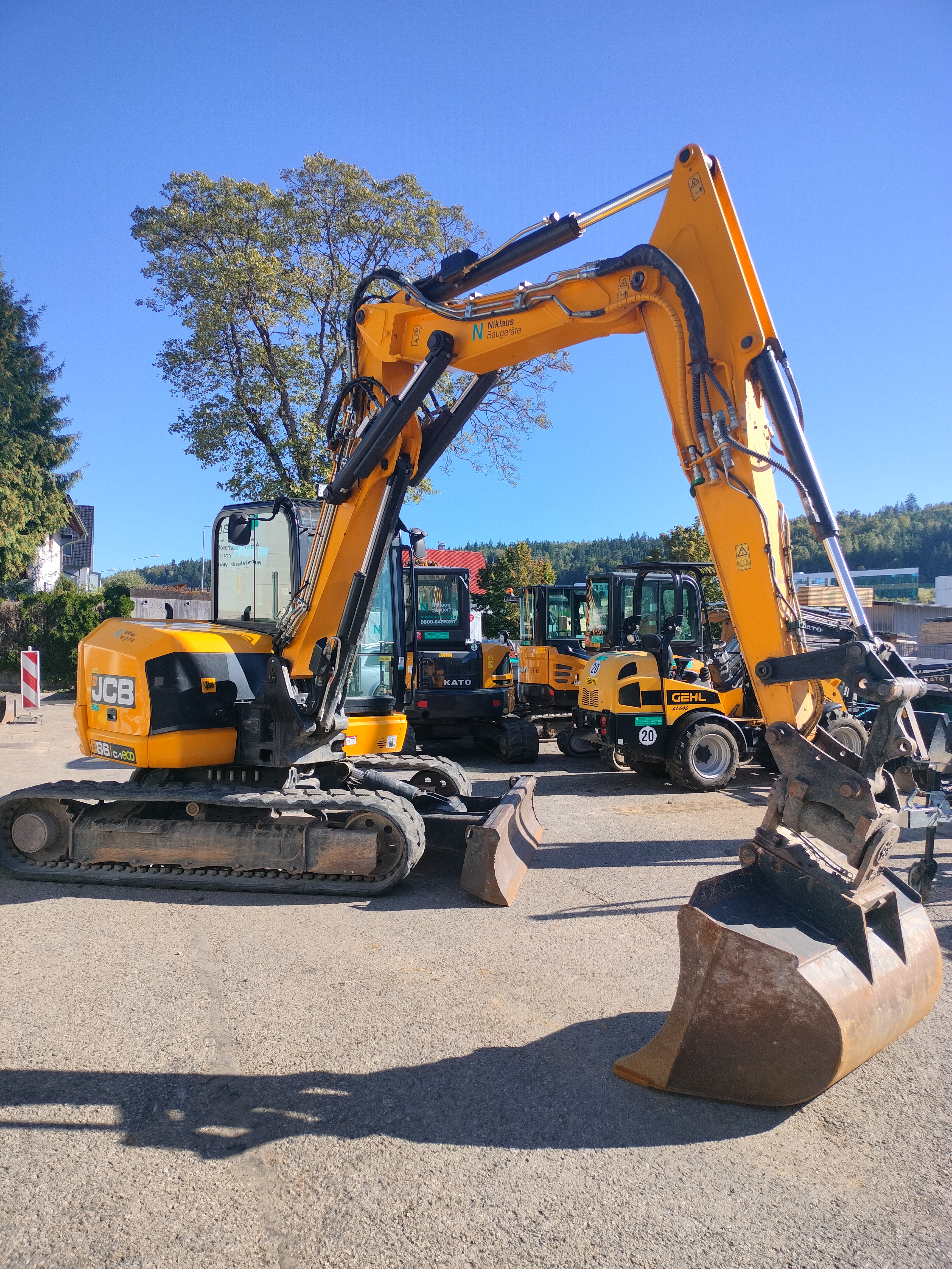 JCB 86 C TAB Kompaktbagger / Minibagger mieten JCB 86 C TAB Kompaktbagger / Minibagger mit Verstellausleger bei Niklaus Baugeräte mieten