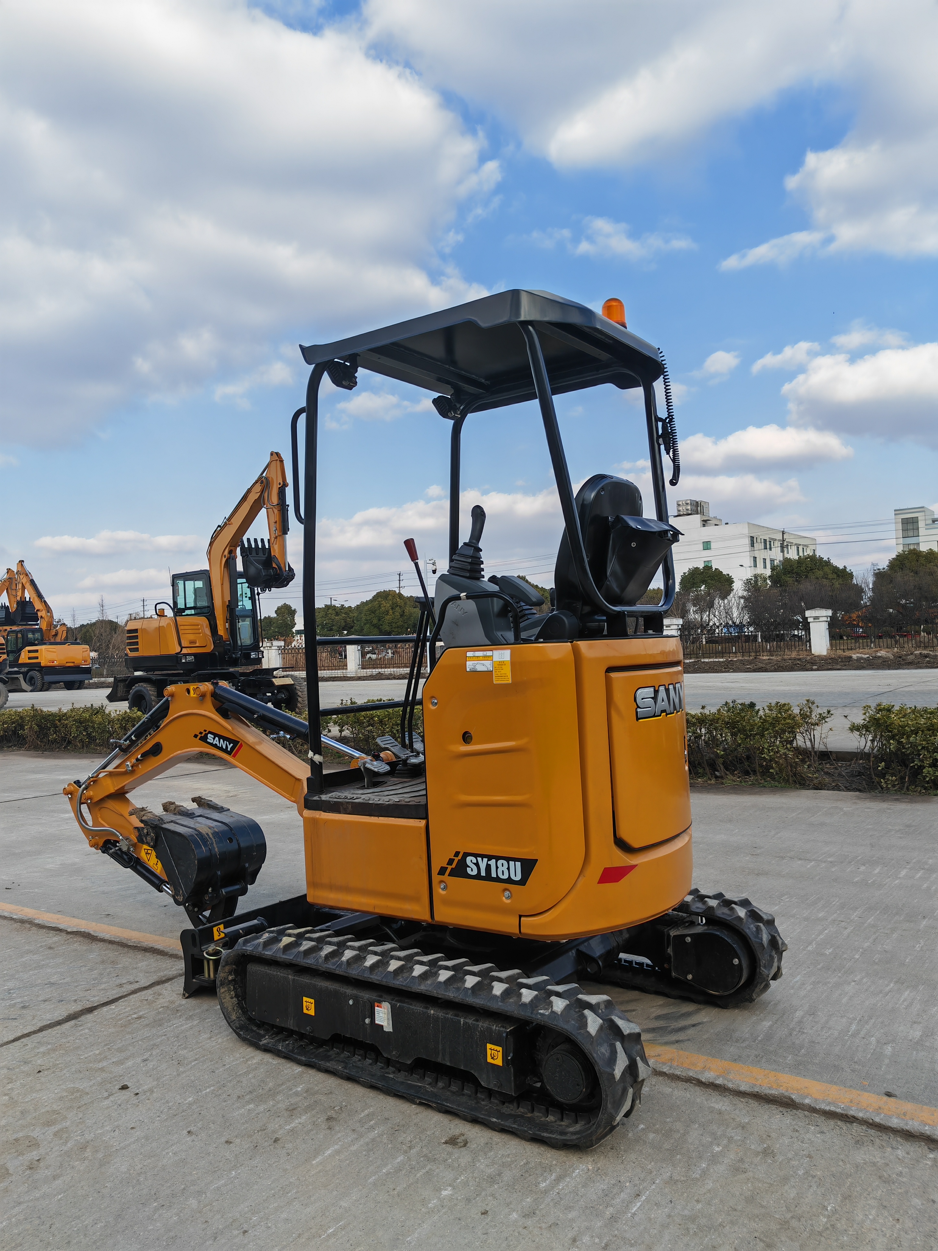 Kompaktbagger Sany SY 18U SANY SY 18U Kompaktbagger / Minibagger bei Niklaus Baugeräte mieten