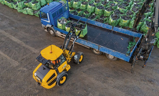 JCB 407 Radlader im Einsatz JCB 407 Radlader / Radlader bei Niklaus Baugeräte mieten