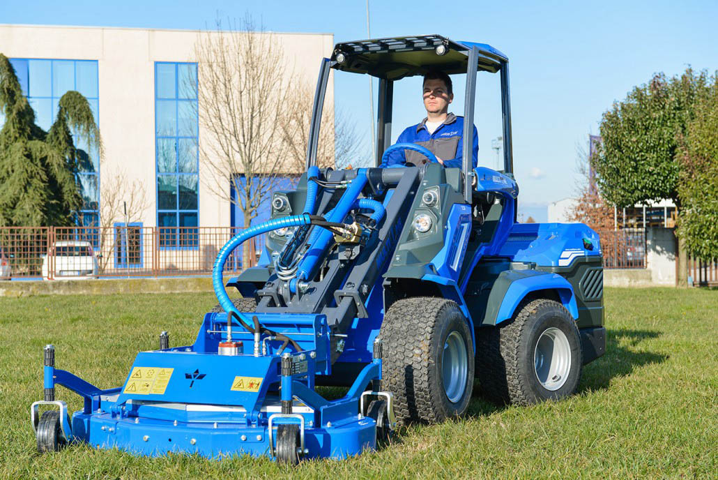 MultiOne 7.3S Radlader im Einsatz  MultiOne 7.3S Radlader / Radlader bei Niklaus Baugeräte mieten