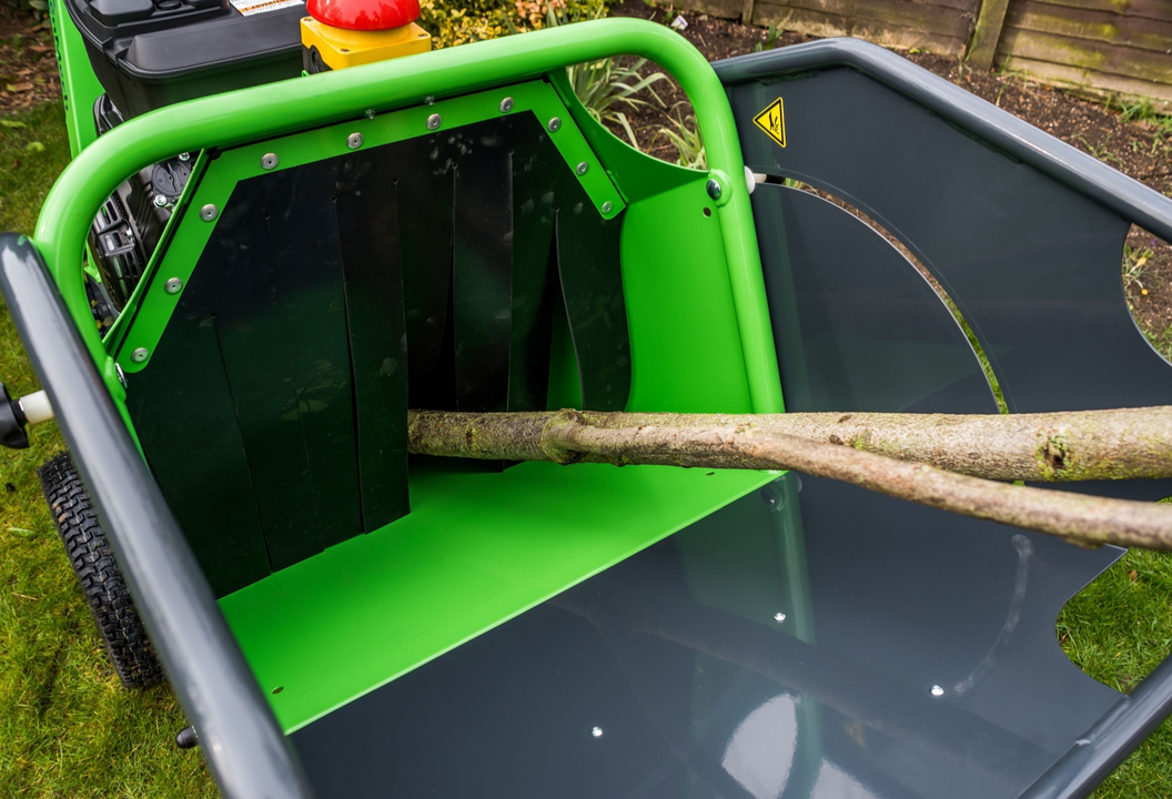 Häcksler GreenMech CS-100 18 PS mieten