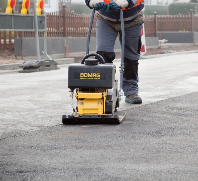 Vorwärtslaufende Rüttelplatten zu vermieten