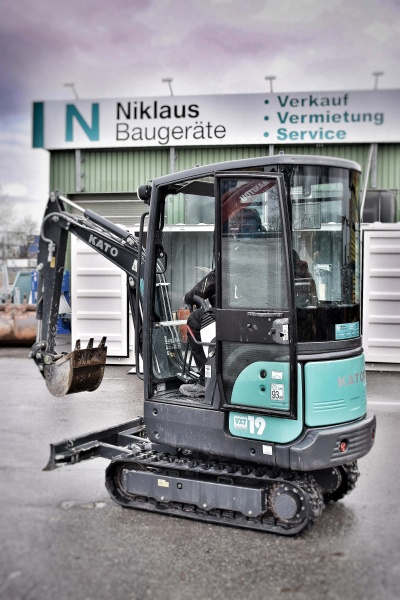 Der Minibagger KATO 19 VXT mit verstellbaren Unterwagen