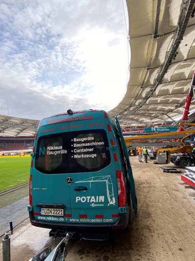 Niklaus Kranservice im Stuttgarter Stadion